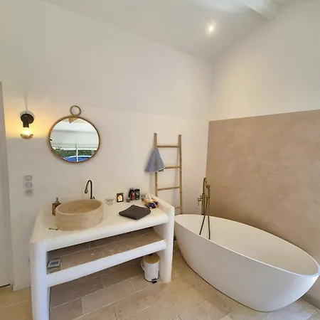 Camarguaise Piscine Jacuzzi Proche Villa *